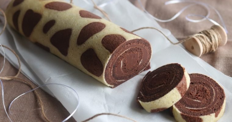 Biscuit roulé chocolat au décor de girafe