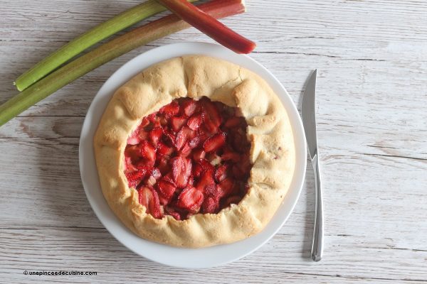 Tarte rustique rhubarbe et fraises