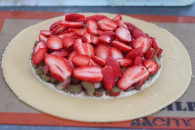 tarte rustique rhubarbe et fraises